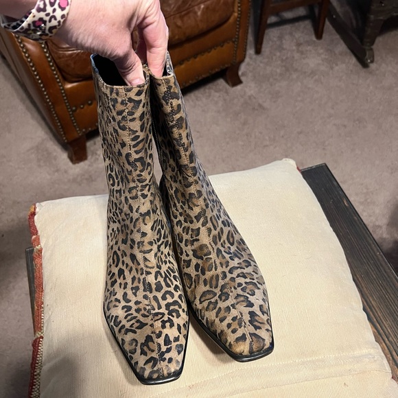 SOLD!! 8.5 Vintage y2k sueded cheetah leather chunky stacked square heeled boots - Picture 9 of 13